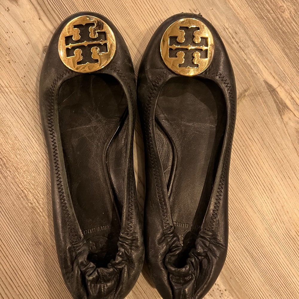 Tory Burch Size 7 flats in Black